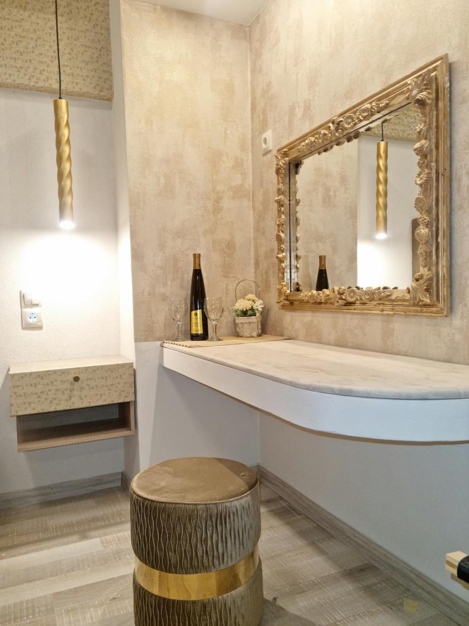 Rhodes City Golden City Center Suites الغرفة الصورة